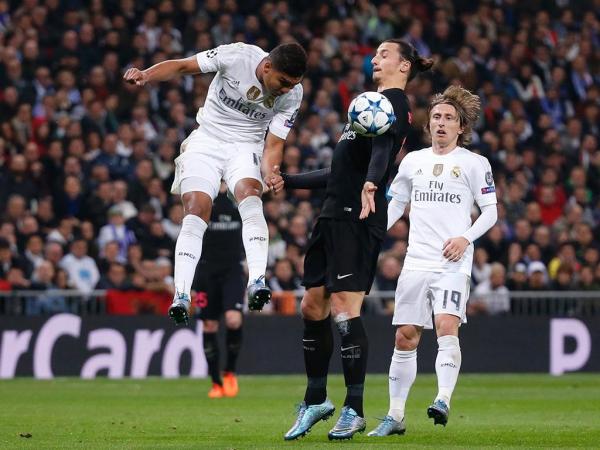 INSÓLITO: Comentador de TV adormece em direto durante o Real Madrid – PSG! (VÍDEO)