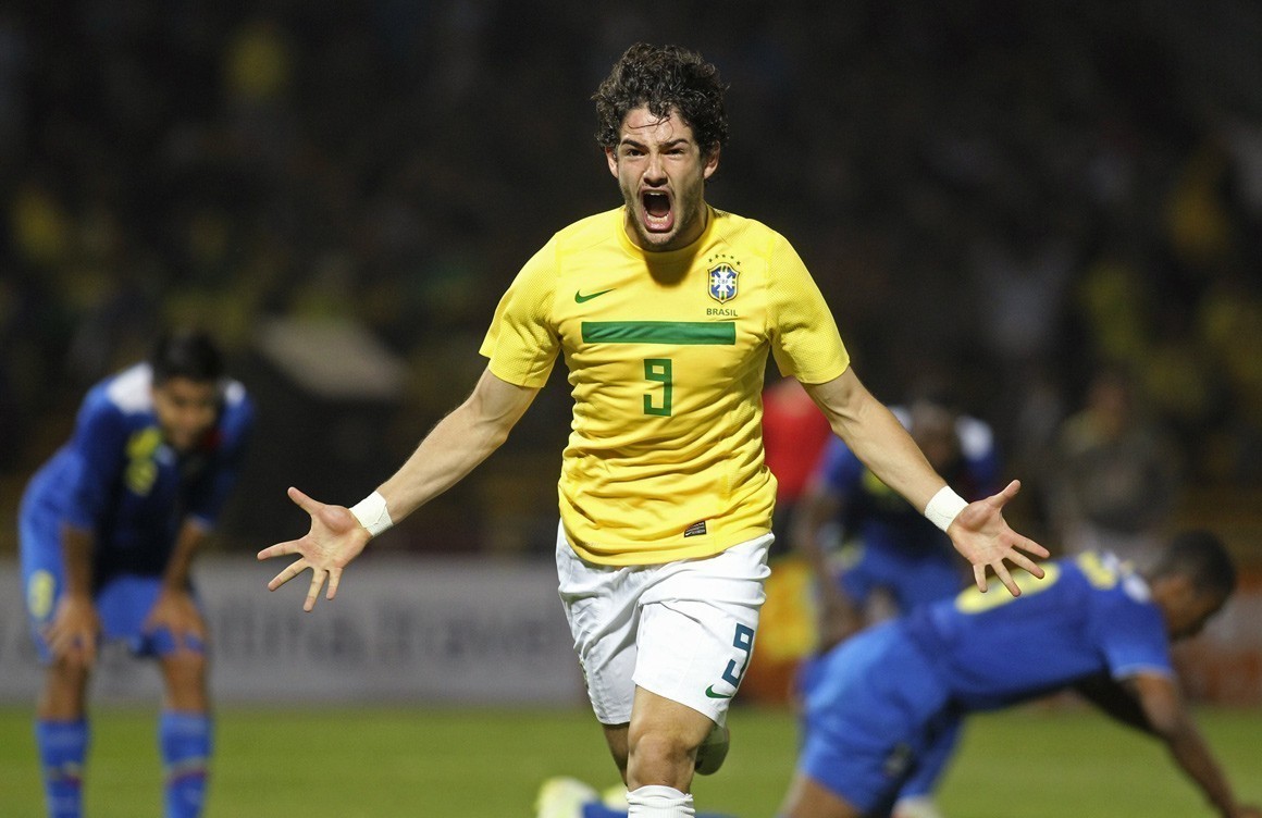 Empresário de Alexandre Pato confirma contactos do Sporting e de outro clube português