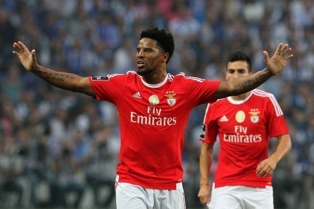 Ingleses garantem que Manchester United vai avançar por Eliseu