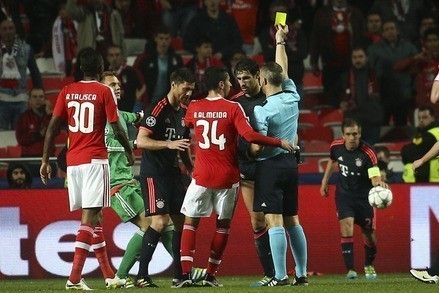 Italianos voltam a dizer que o árbitro prejudicou o Benfica