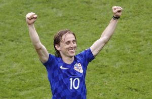 Mesmo no banco de suplentes .. Modric tramou a espanha!