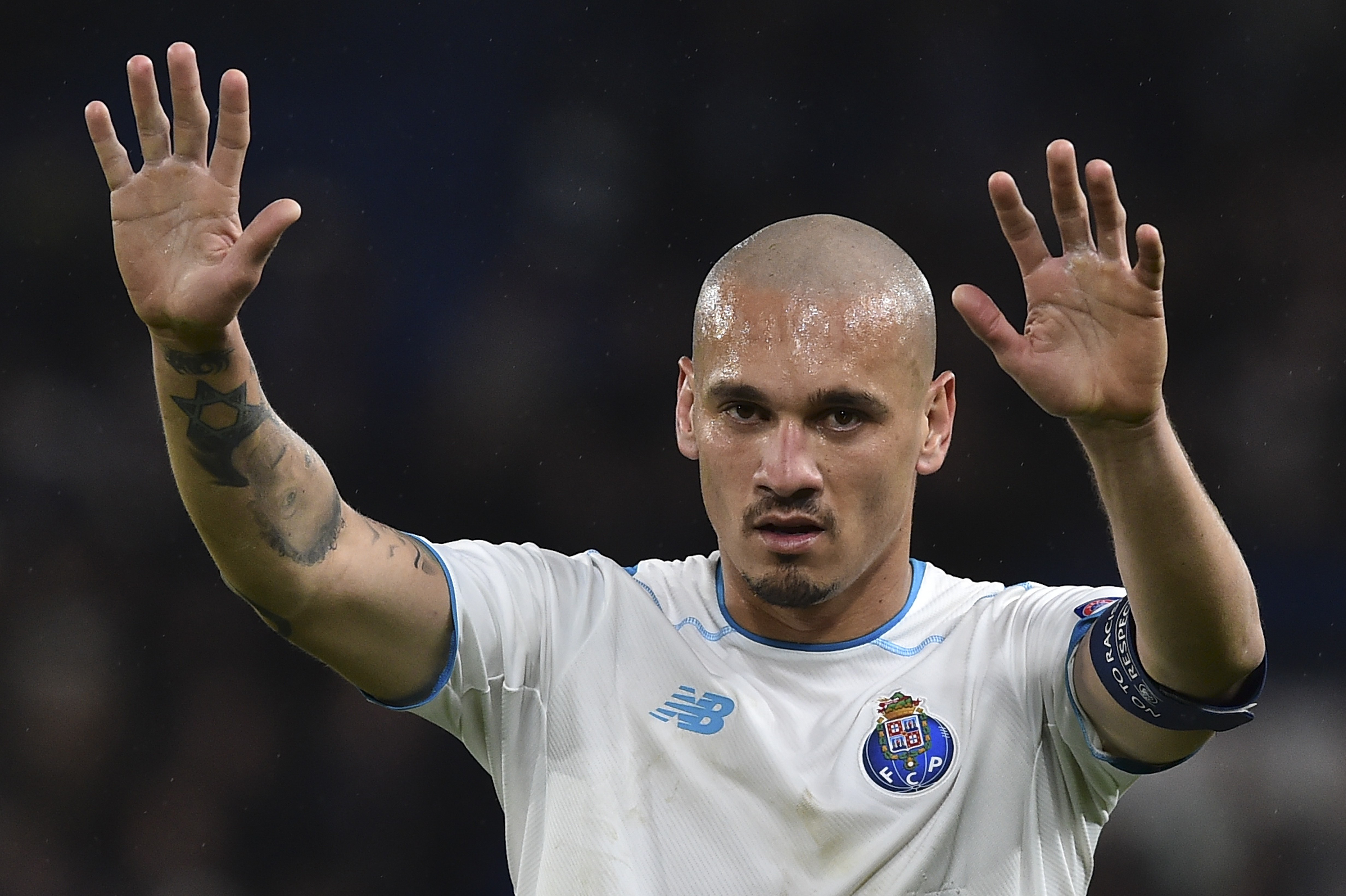 Maicon assina pelo Galatasaray