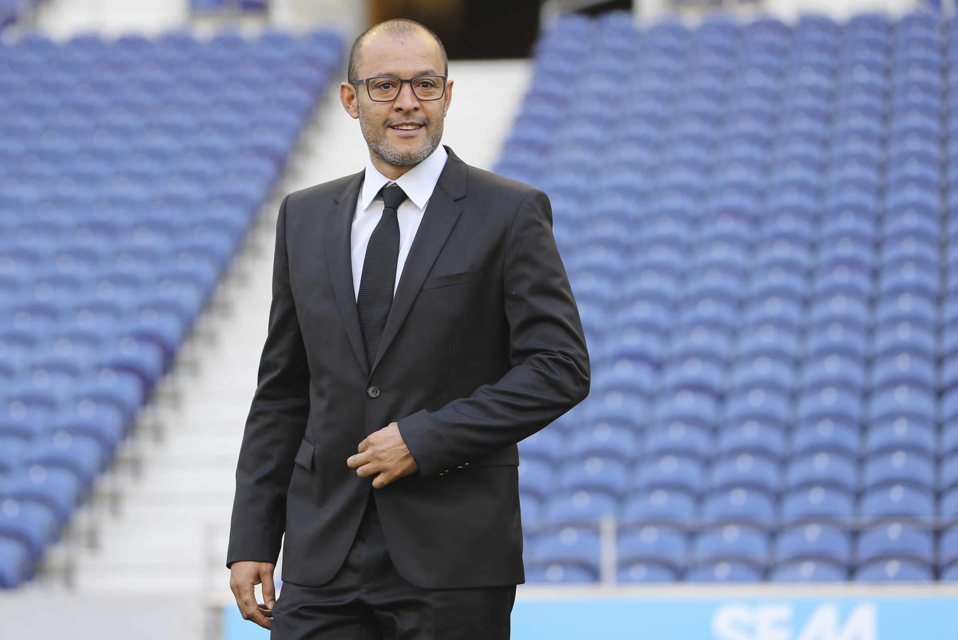 Nuno Espírito Santo pede contratação de jogador vilacondense