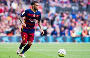 Daniel Alves aconselha estrela da Premier League a mudar-se para o Barcelona