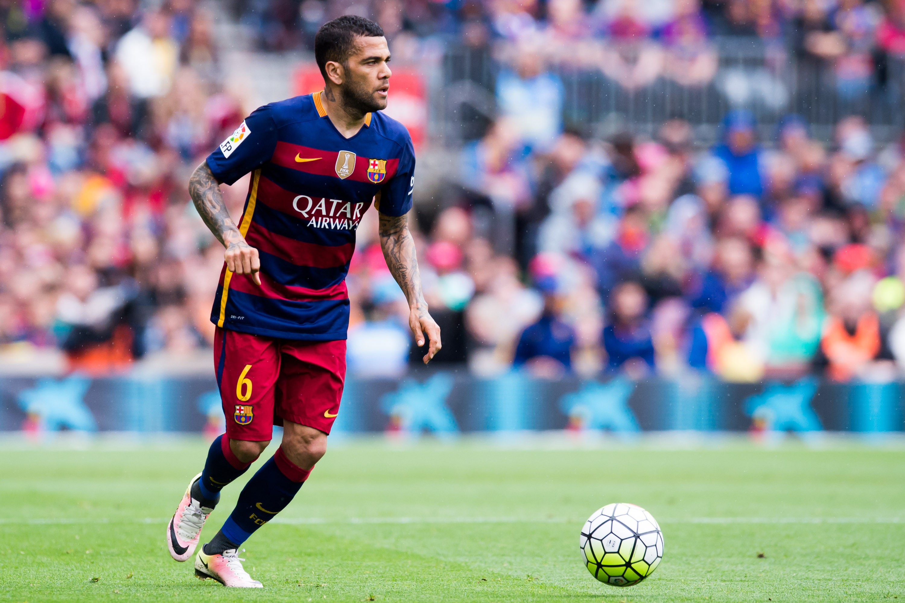 Daniel Alves aconselha estrela da Premier League a mudar-se para o Barcelona