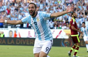 Gonzalo Higuain recebe proposta quase irrecusável