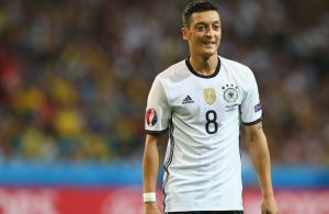 Messi ou Ronaldo? Özil respondeu desta forma brilhante!