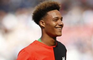 Klopp mete guarda-redes a jogar a ponta de lança