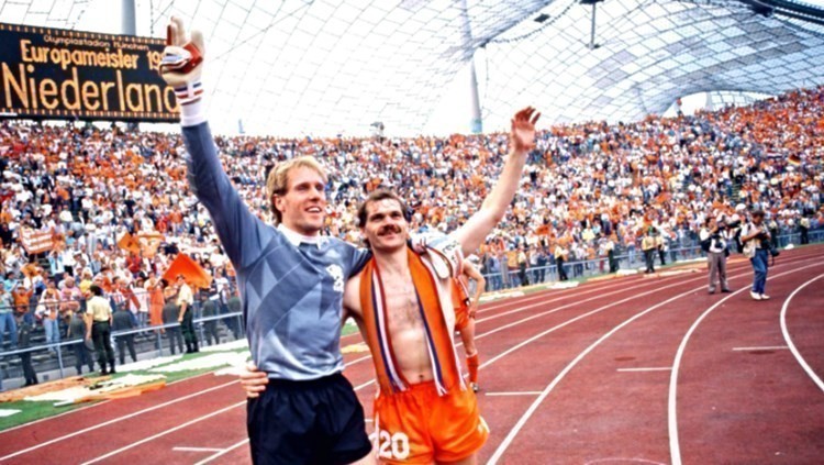 Hans_van_Breukelen_naast_Jan_Wouters_in_'88_(Foto_VI_Images)