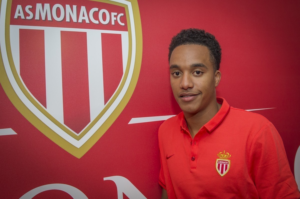 OFICIAL: Hélder Costa emprestado ao Wolverhampton