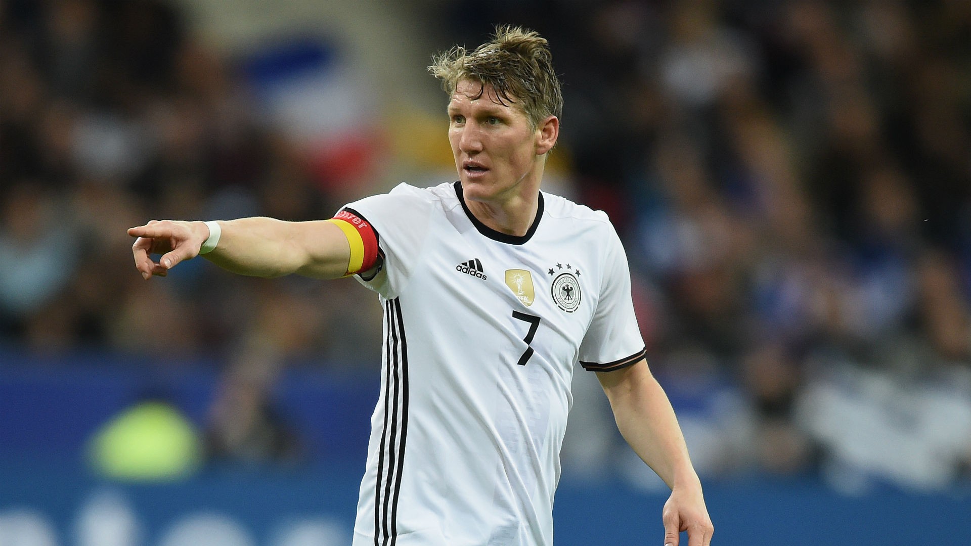 Bastian Schweinsteiger honrando com proposta do Benfica mas recusou convite