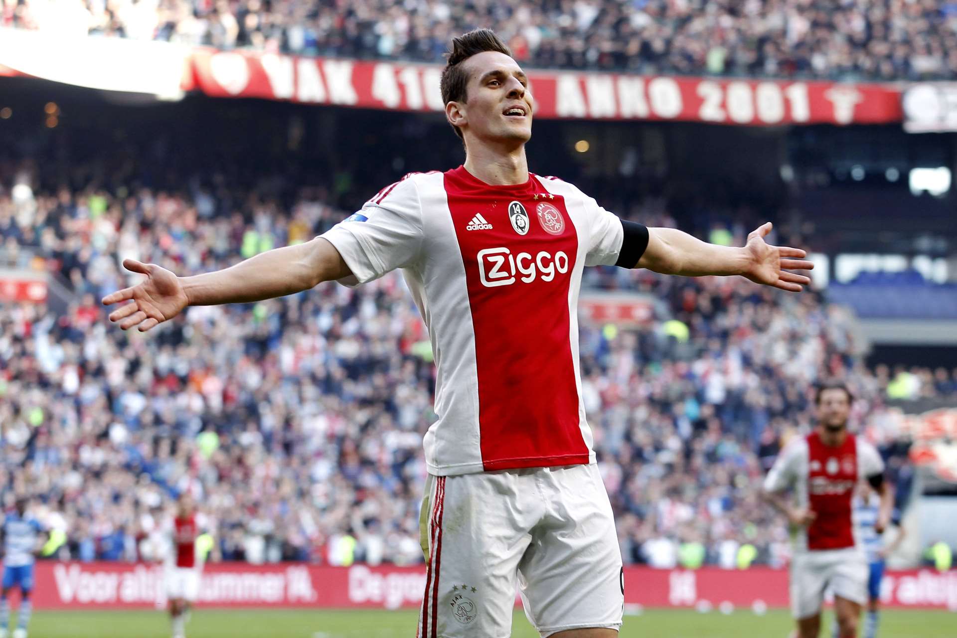 ÚLTIMA HORA: Milik já aterrou em Nápoles