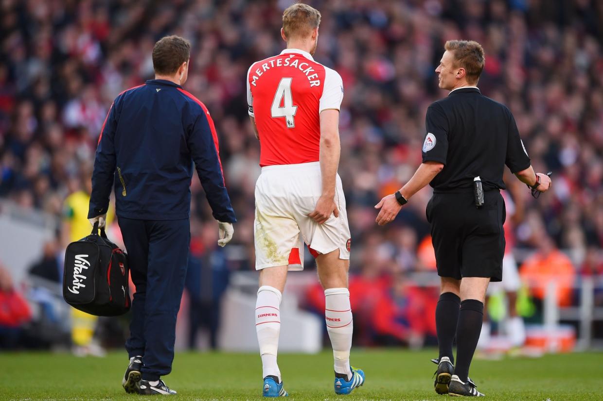 Per Mertesacker é baixa para os próximos cinco meses
