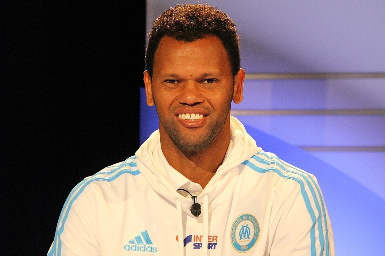 Jesus pede contratação de Rolando