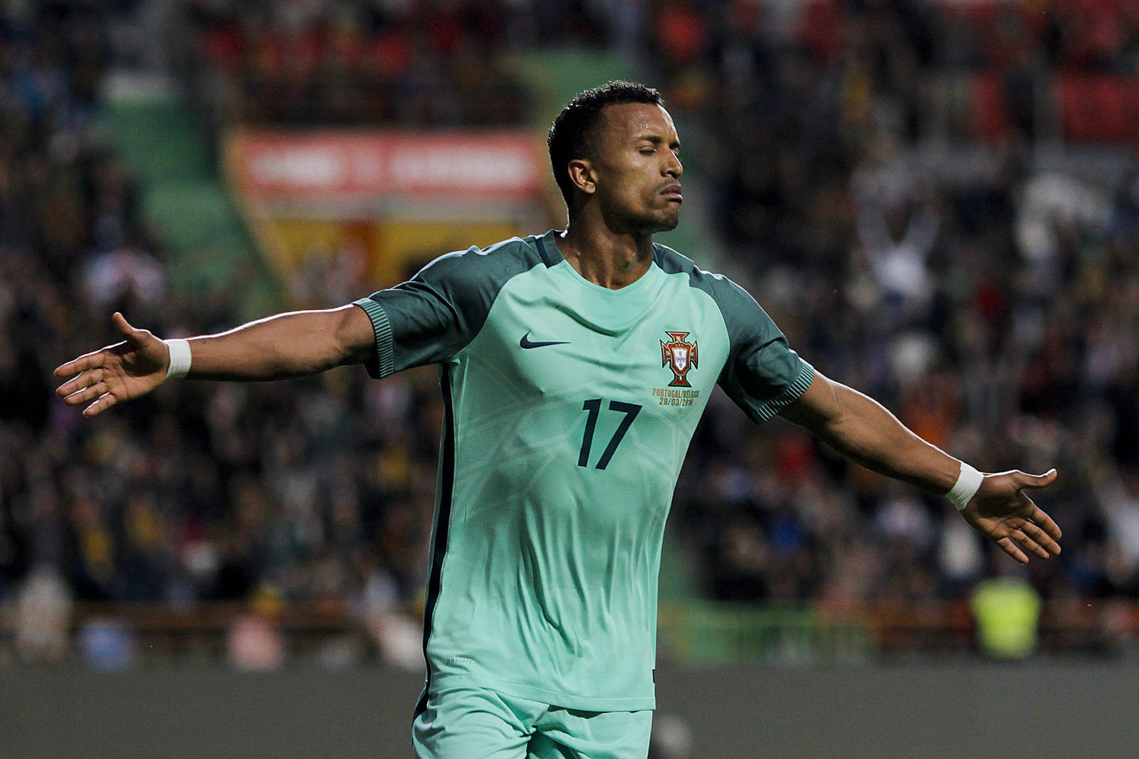 Nani não sentiu apoio após renovar com o Manchester United