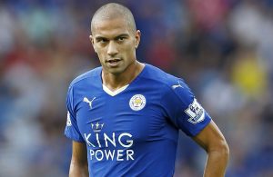 Besiktas contrata Inler ao Leicester City