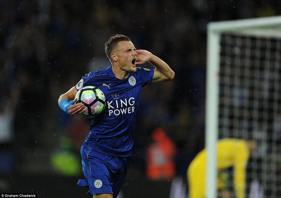 À terceira foi de vez para Leicester e Arsenal, Chelsea de Conte imparável