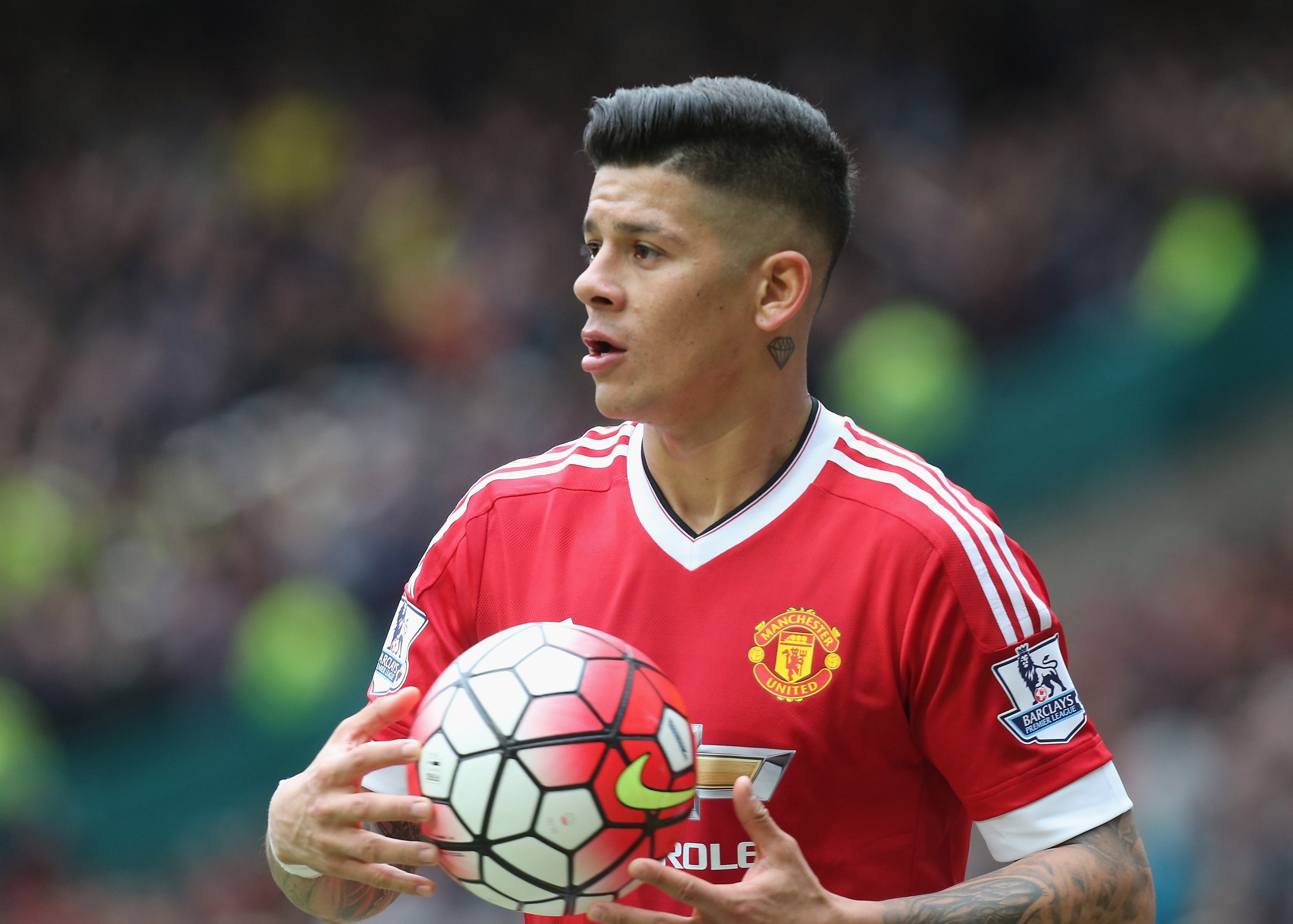 Valência oferece 12 milhões de euros por Marcos Rojo