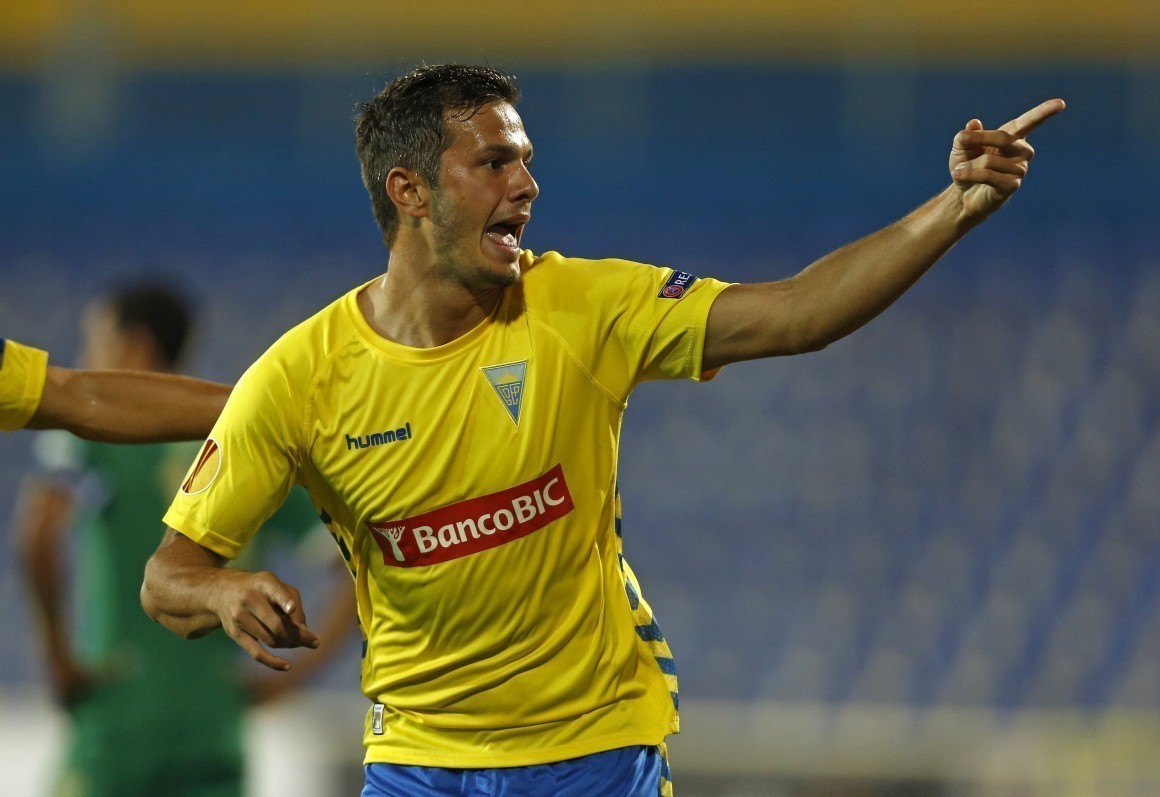 OFICIAL: Estoril garante regresso de Kléber