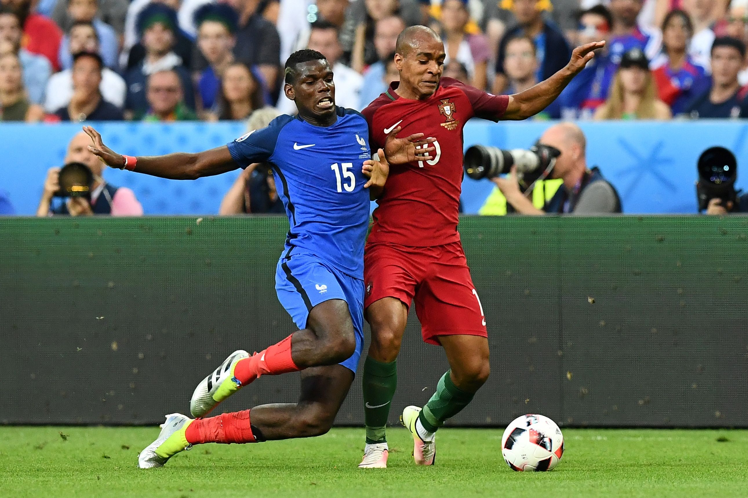 João Mário para três semanas e é baixa para a seleção nacional