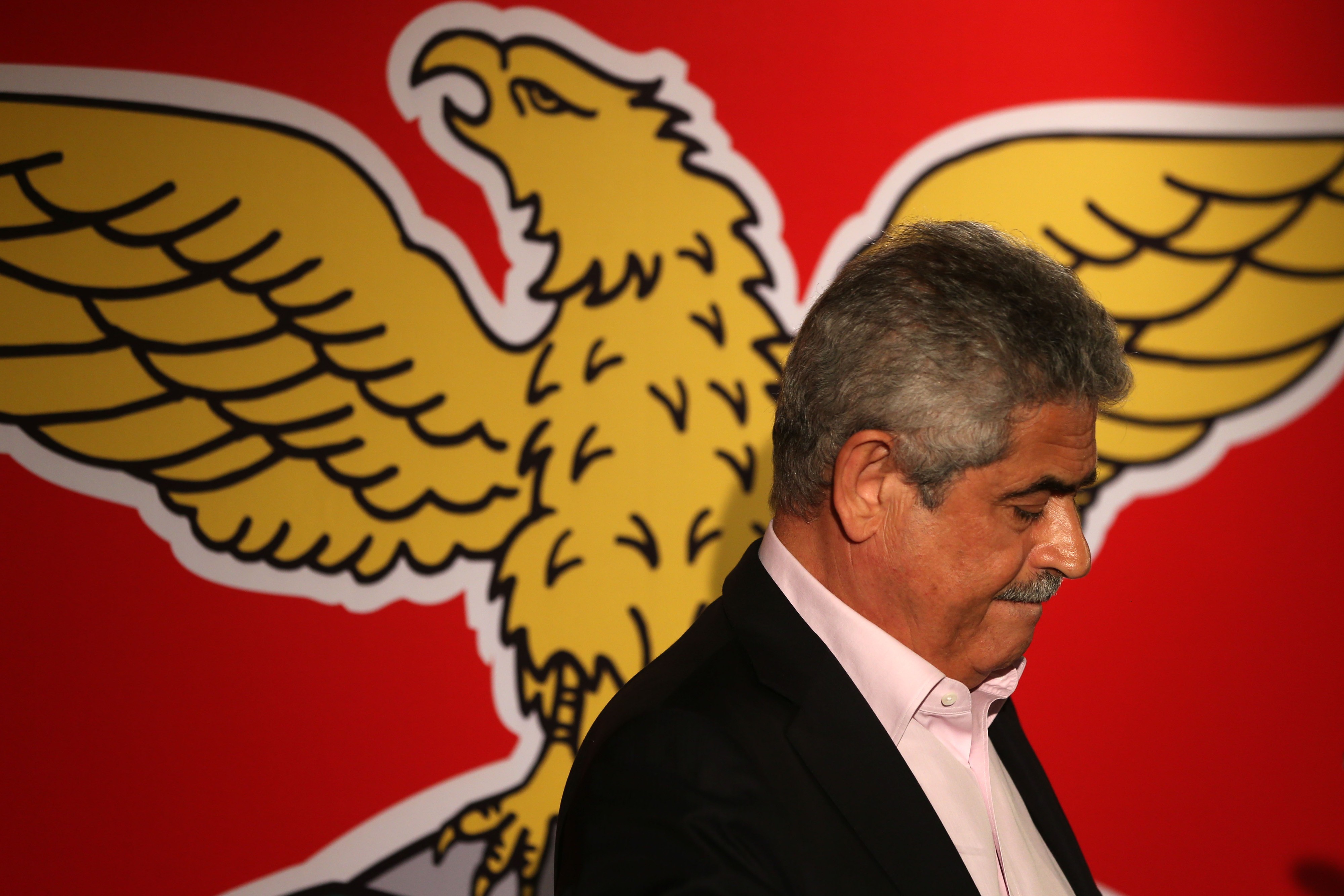 Benfica oficializa três saídas