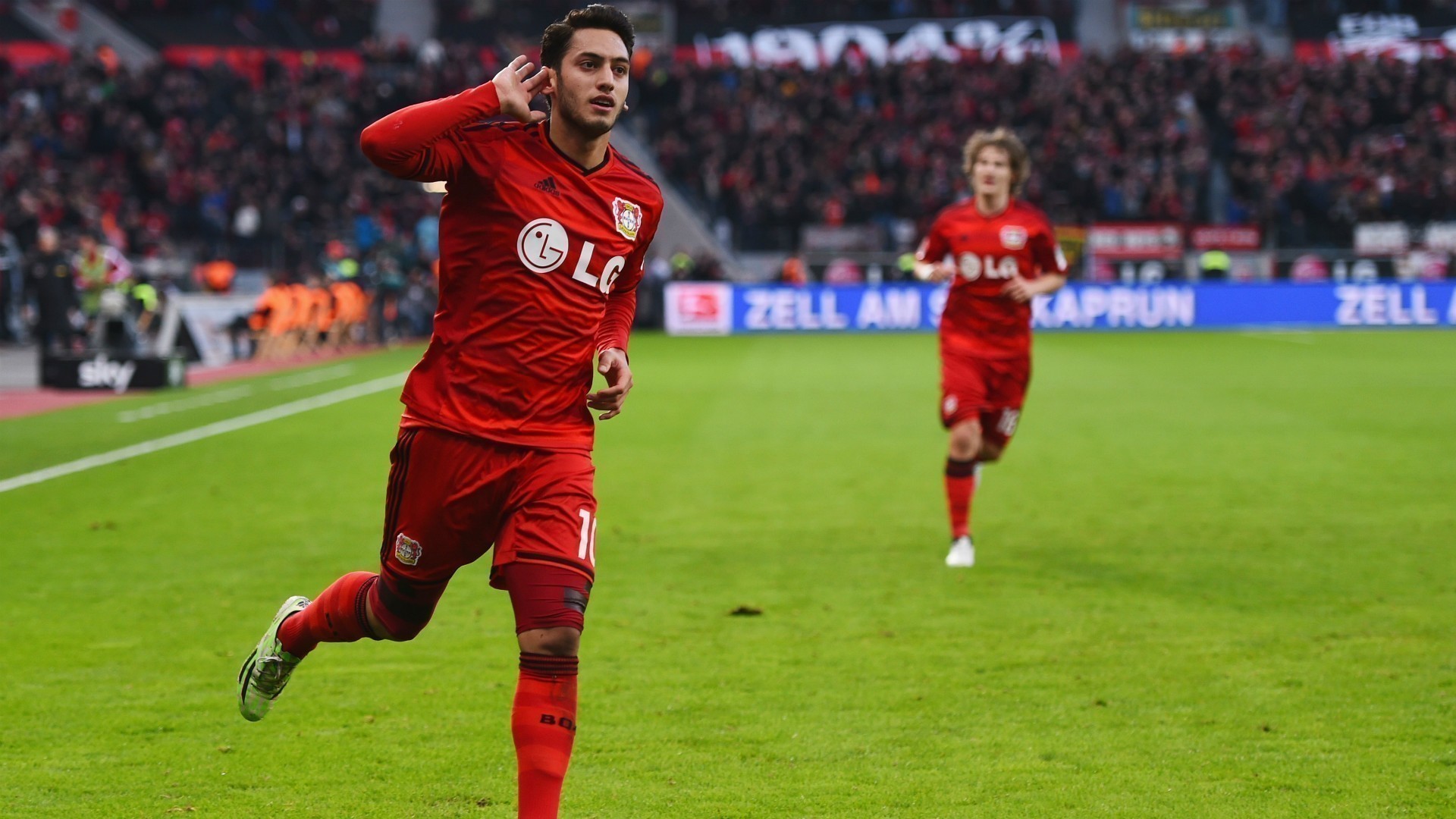 Hakan Çalhanoglu perto de rumar ao Atlético de Madrid por 20 milhões de euros