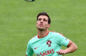 Barcelona e Manchester City disputam Cédric