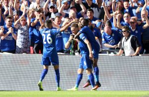 Leicester City é o primeiro campeão a dar o arranque da Premier League