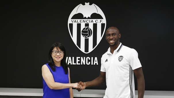 OFICIAL: Mangala emprestado ao Valência