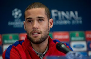 OFICIAL: Valência garante empréstimo de Mario Suárez