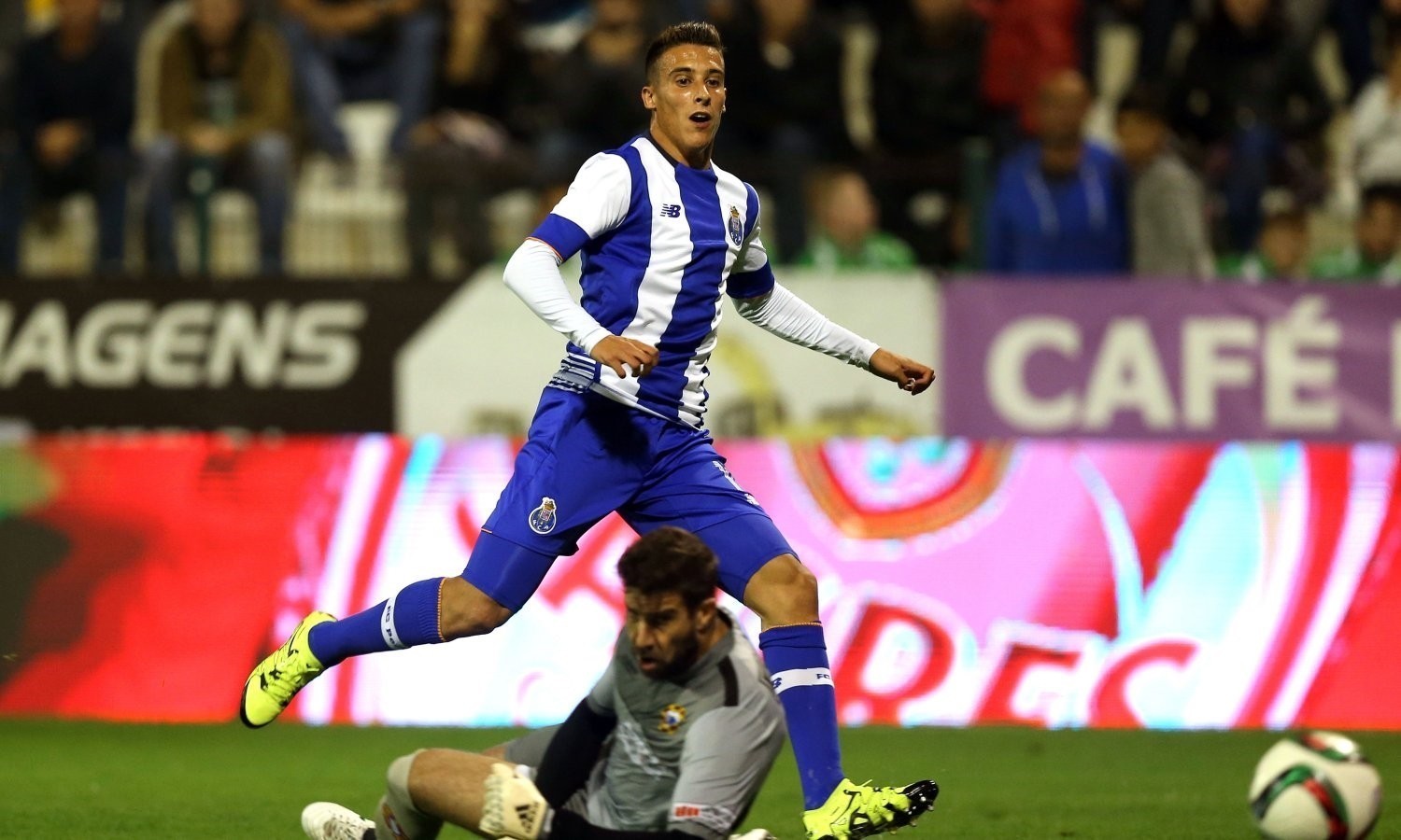 OFICIAL: Cristian Tello é reforço da Fiorentina