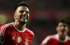 Samaris lesiona-se e está praticamente fora do encontro com o SC Braga