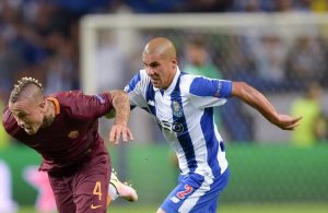 Maxi Pereira é a novidade nos convocados do FC Porto