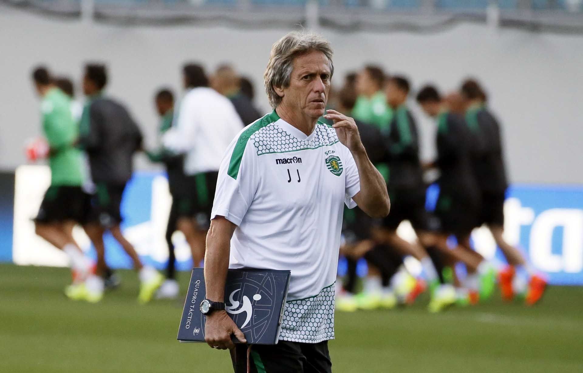 Jorge Jesus diz que tem de emagrecer Douglas