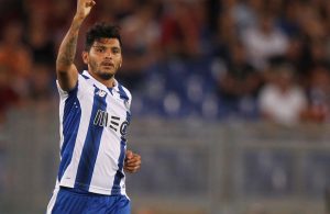 Jesús Corona lesiona-se e deve falhar encontro com o Nacional da Madeira