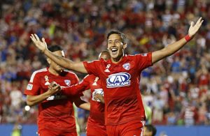 Vitória garante avançado uruguaio