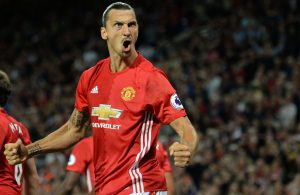Zlatan Ibrahimovic vai continuar no Manchester United mais uma temporada