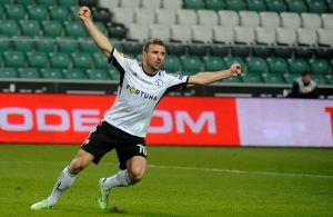 OFICIAL: Orlando Sá assina pelo Standard Liège