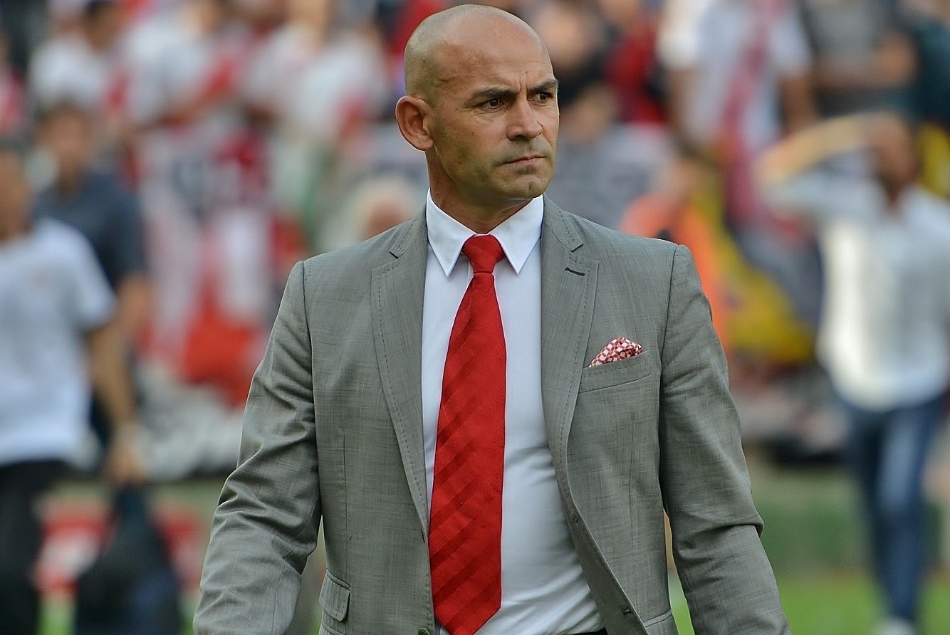 Granada despede treinador