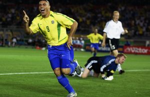 O melhor jogador de todos os tempos para Alexis Sanchez é Ronaldo