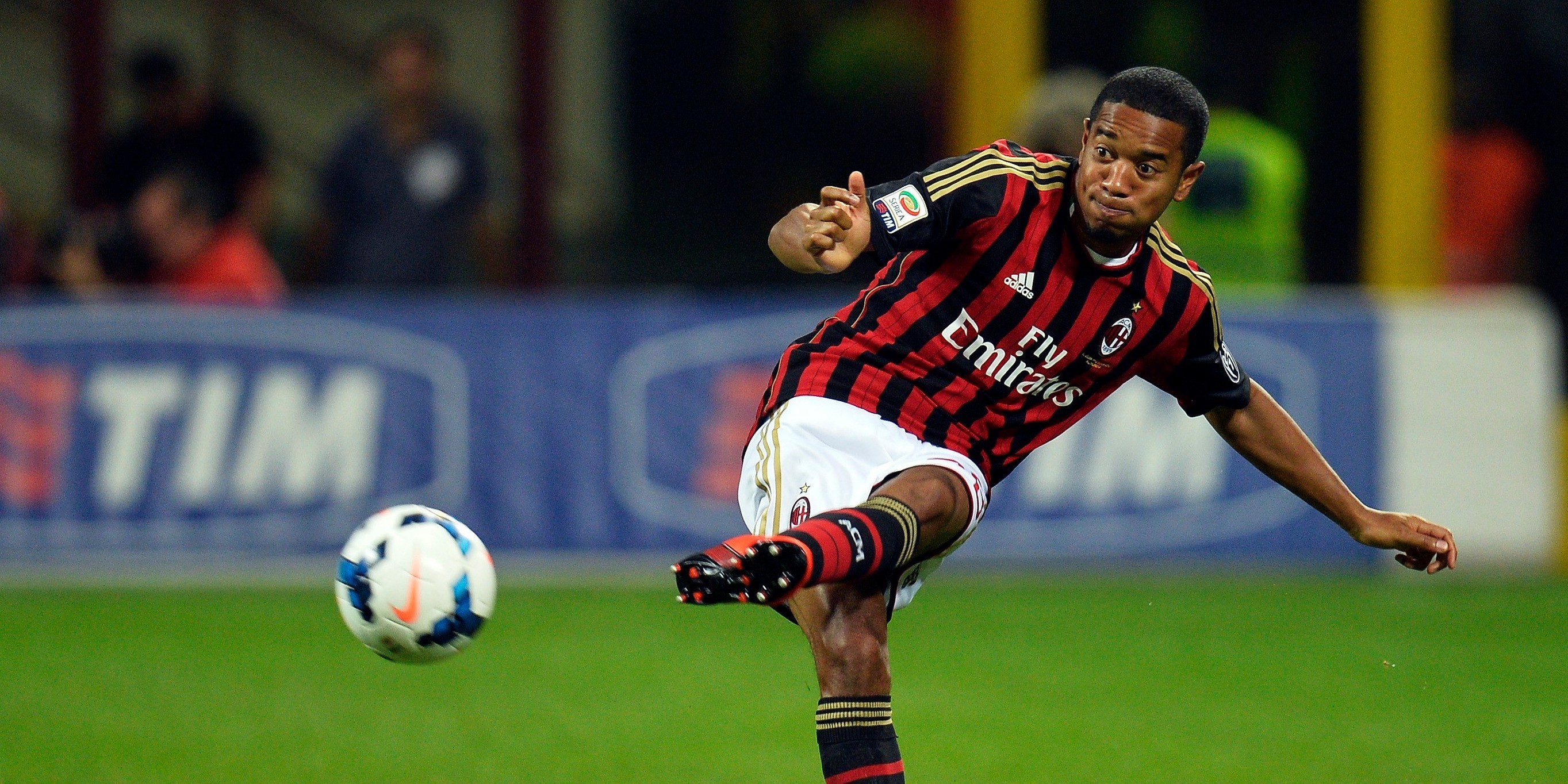 Emanuelson assina pelo Sheffield Wednesday