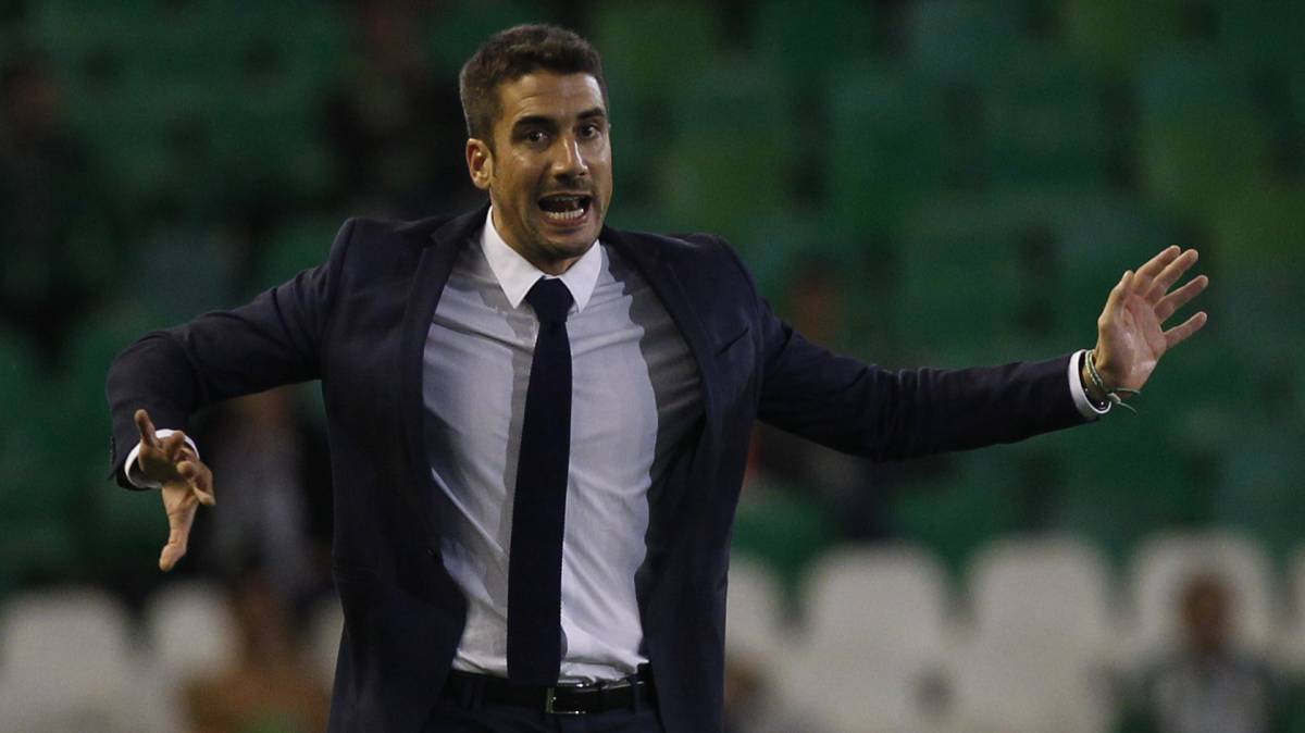 OFICIAL: Julio Velázquez já tem novo clube