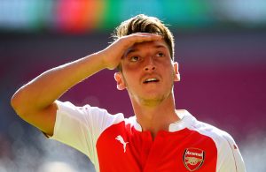 Mesut  Özil é baixa de peso no clássico entre Liverpool e Arsenal