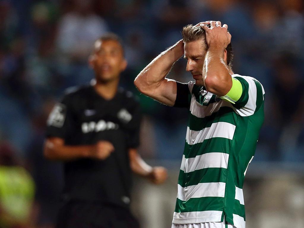 Adrien Silva só regressa em novembro