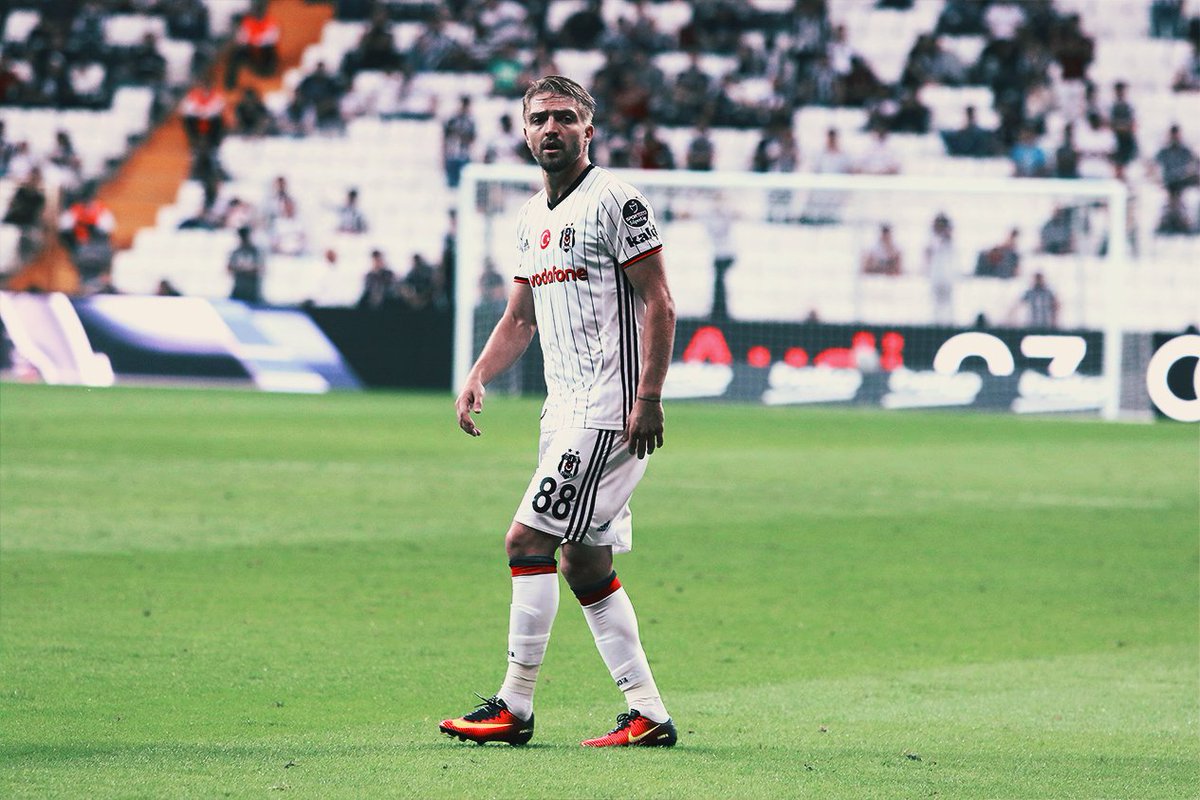 Atenção Benfica: Caner Erkin é baixa durante seis meses para o Besiktas