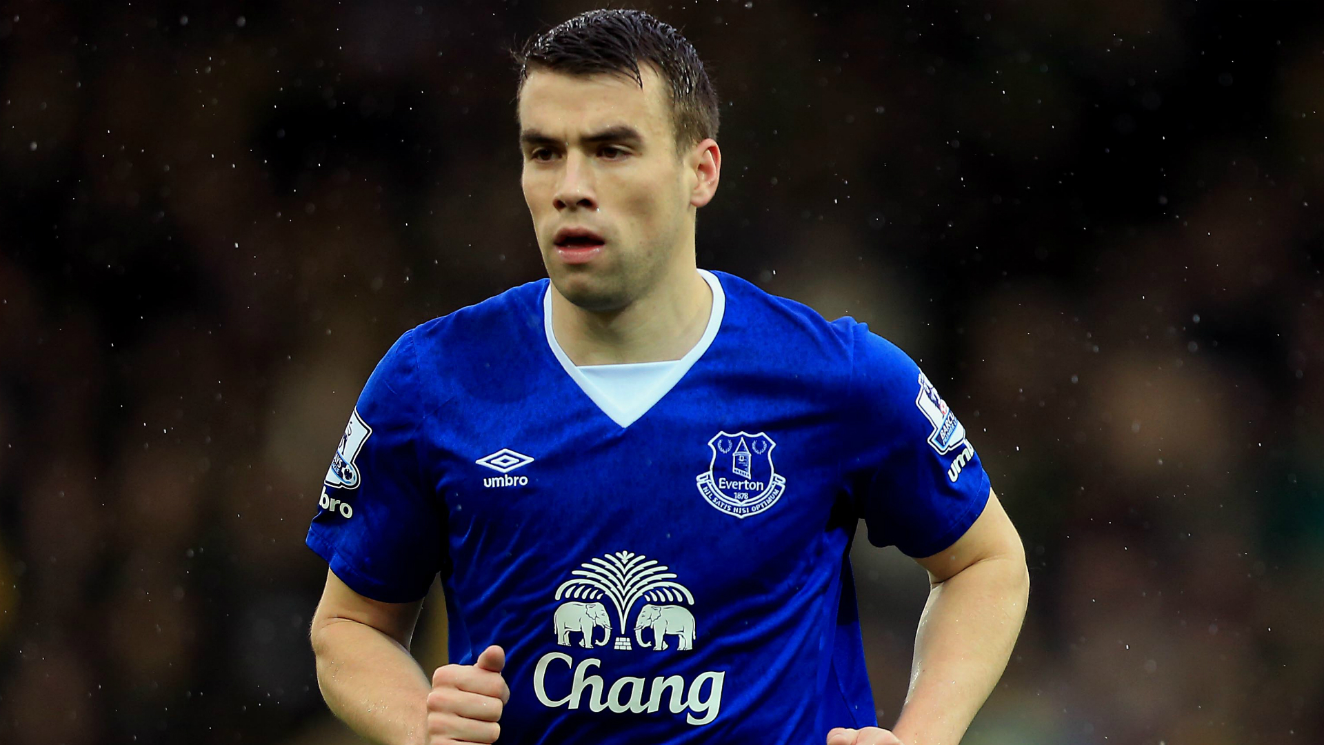 Everton renova com Seamus Coleman