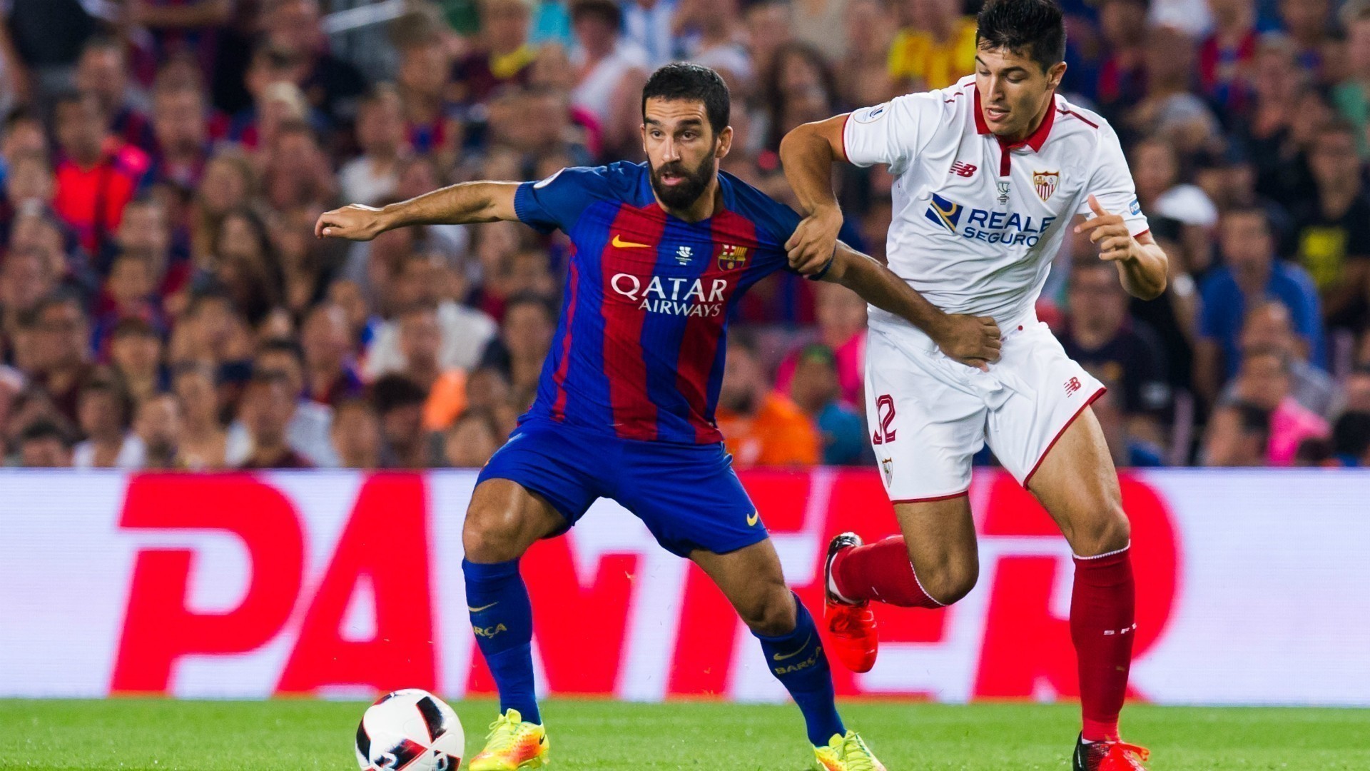 Barcelona oferece Arda Turan para recuperar Bellerín