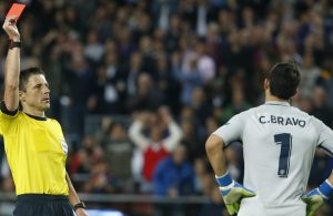 Claudio Bravo arrasado em Inglaterra