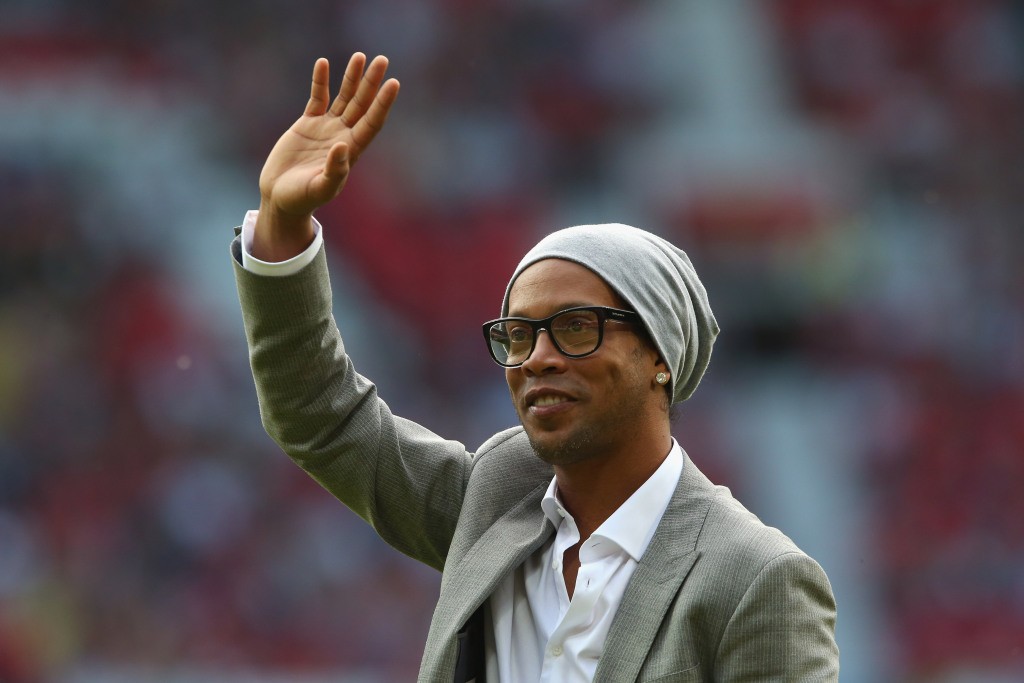Ronaldinho regressa ao Barcelona como embaixador