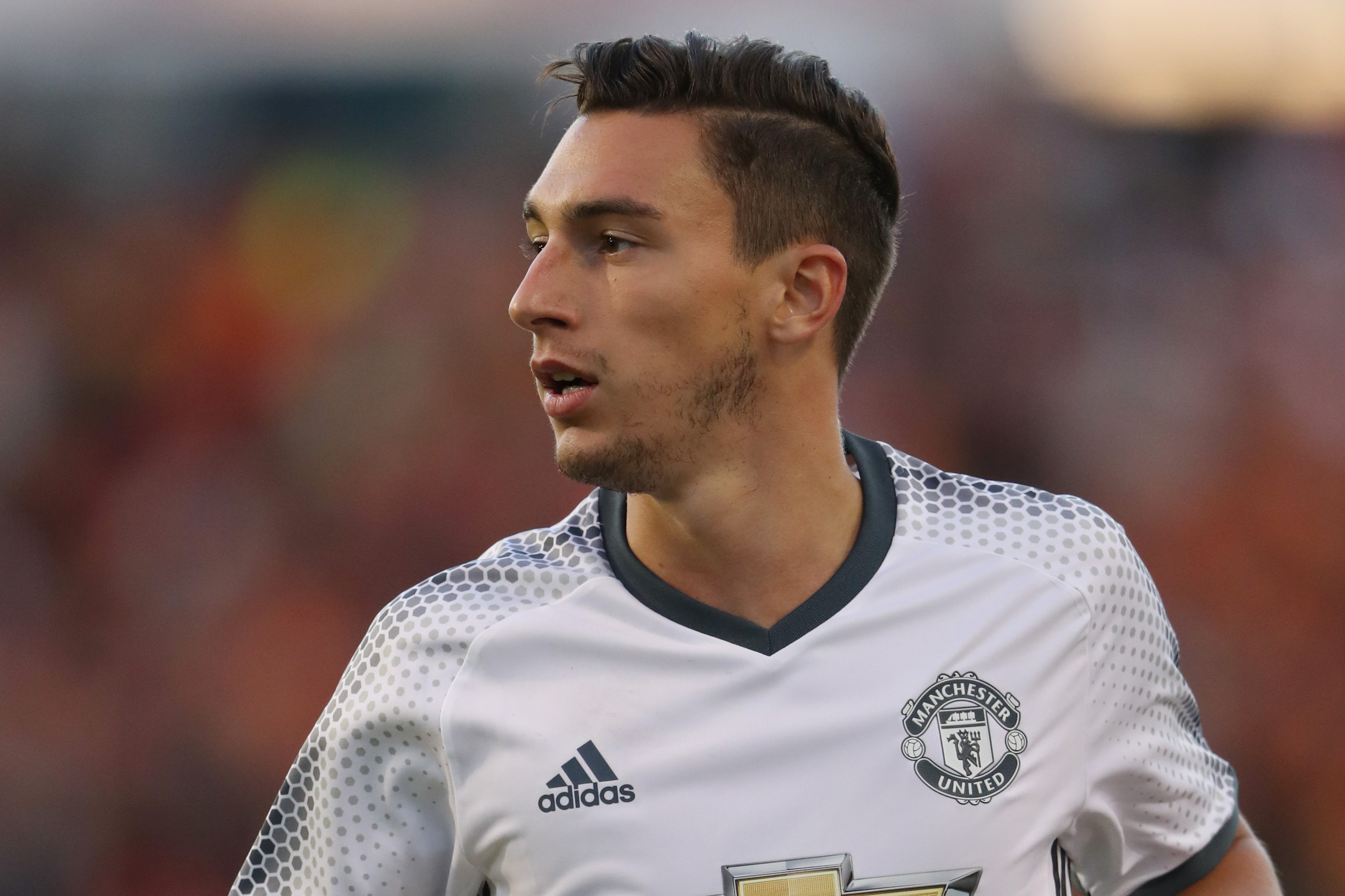 Darmian está farto de ser excluído por Mourinho